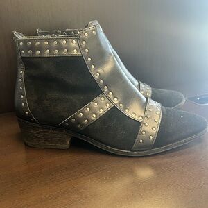 Amuse Society/Matisse Sorrento Ankle Boots Black Leather Almond Toe Stud Sz 7